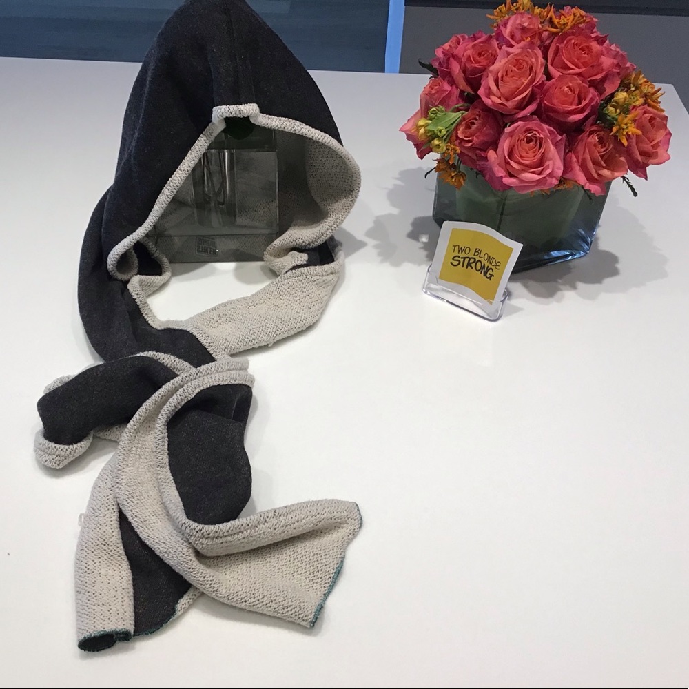 Reversible Gray & White Hood w Scarf wrap OS